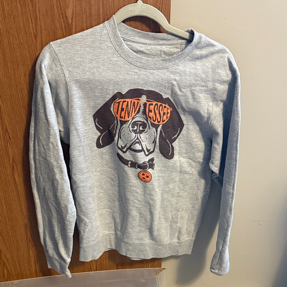 Gray Dog Graphic Sweatshirt